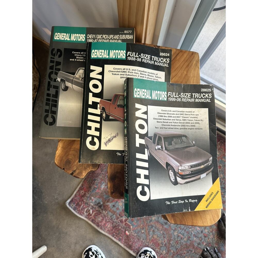 Vintage Chilton Repair Manuals Lot GM Chevy GMC Trucks 1980-2006 (3 Books) 8577